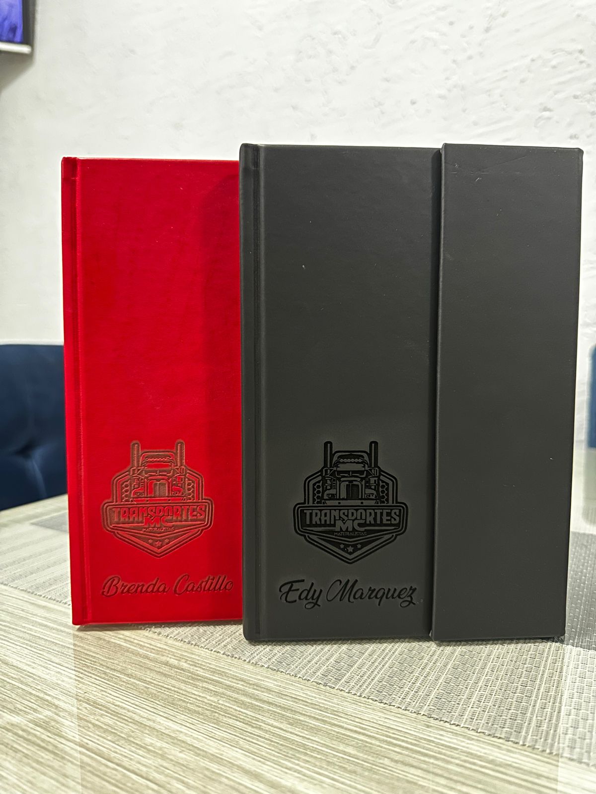 Libretas a raya, personalizadas.